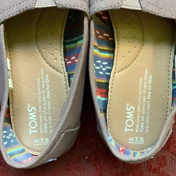 Tom’s slip on shoes in cocoa size 7.5W - Picture 3 of 6